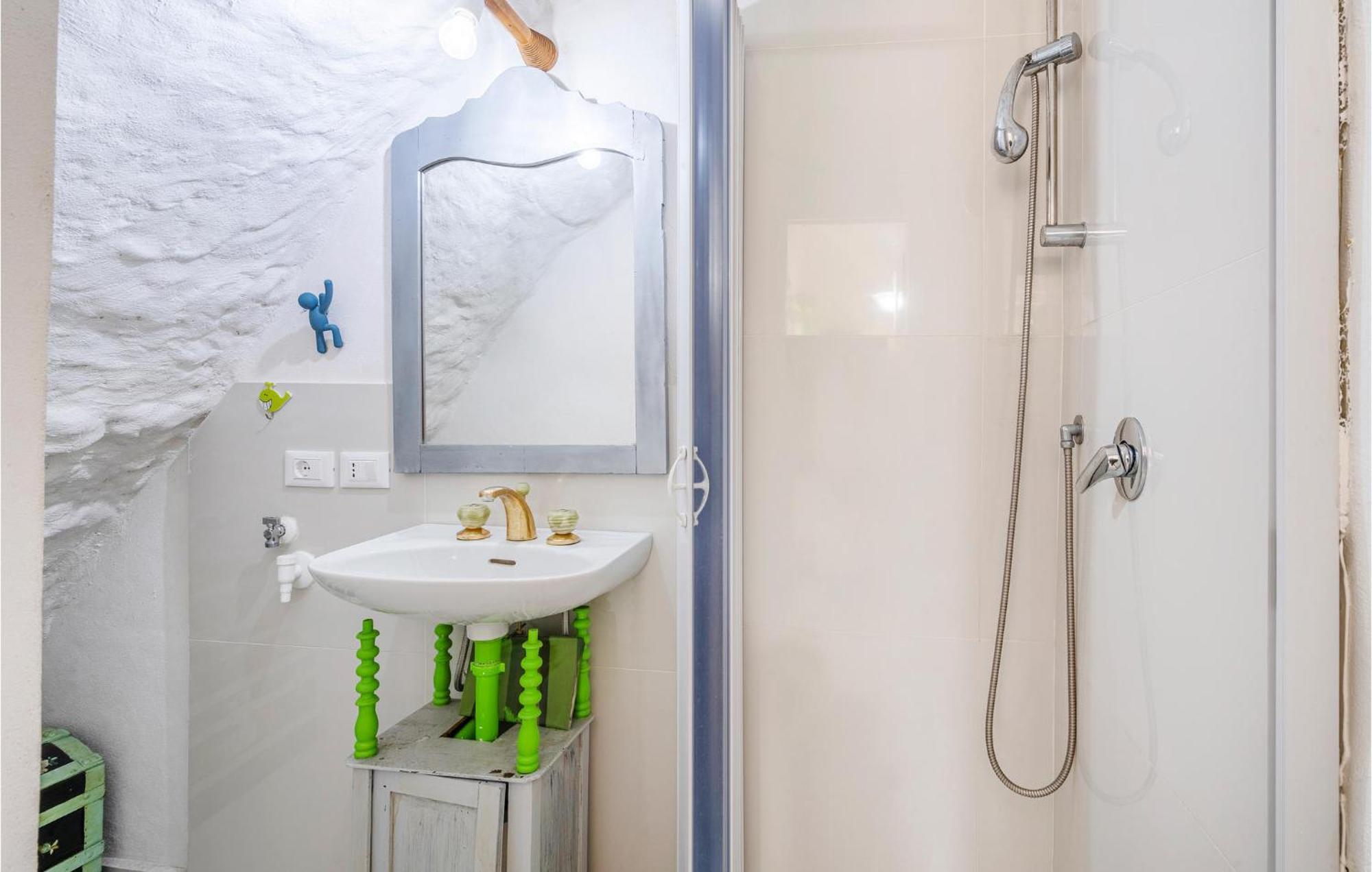 Pet Friendly In With Kitchen *